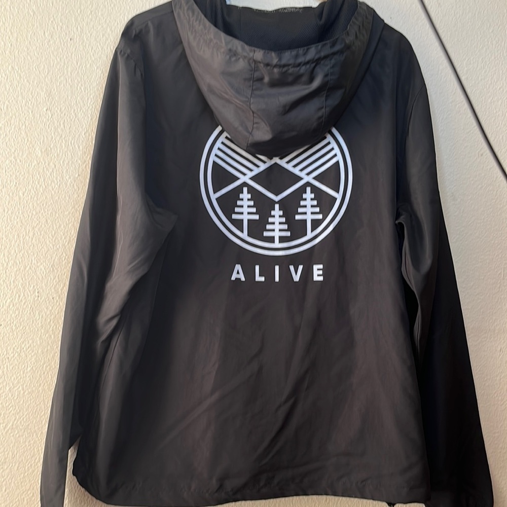 Light weight ALIVE rain jacket